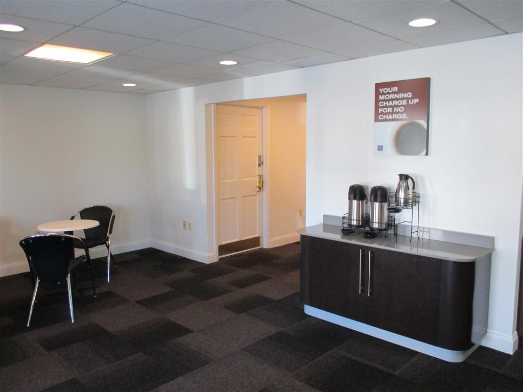 Motel 6-Newark, De Dalaman gambar