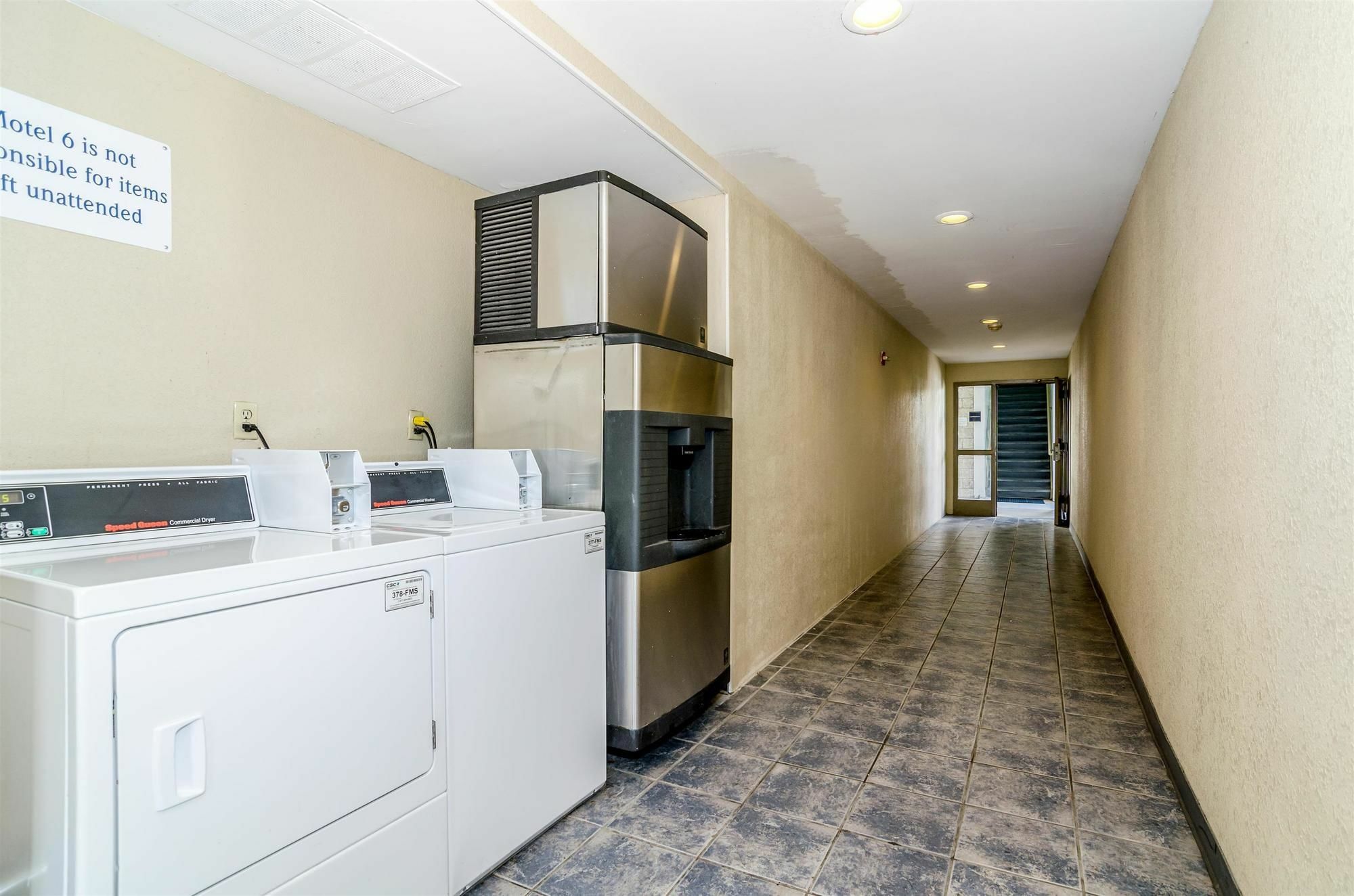 Motel 6-Newark, De Luaran gambar